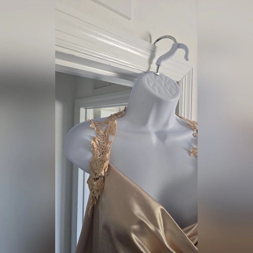 NWT VaVaBold Appliques Detail Cold Shoulder Ruched Side Dress Satin - Picture 6 of 11